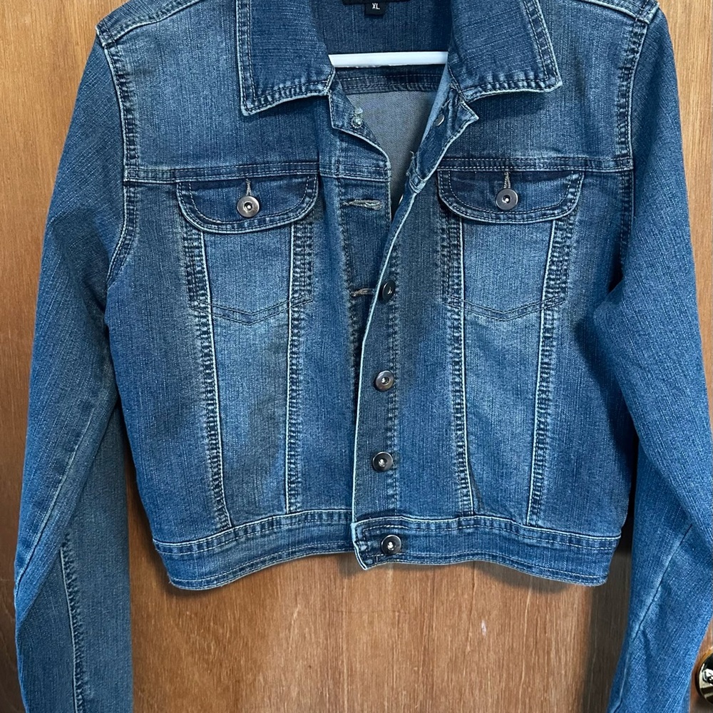 Stylish Cropped Blue Denim Jacket